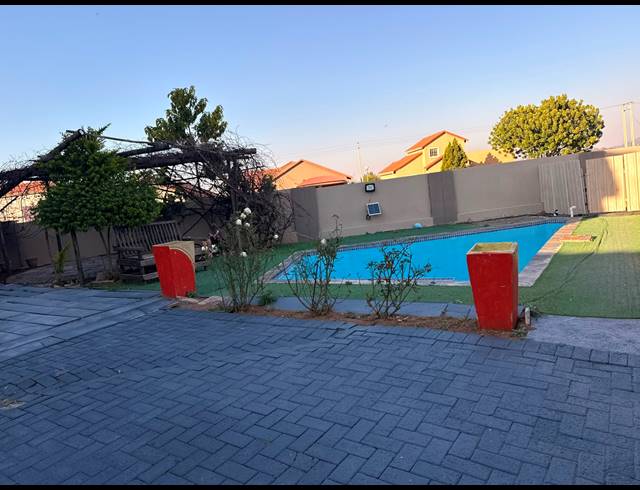5 BEDROOM HOUSE FOR SALE IN WATERKLOOF